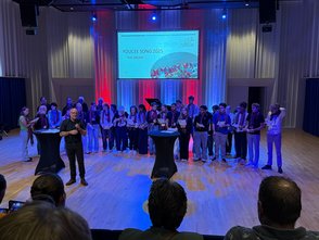 Zingen YouCee song 2025 onder begeleiding van Robert de Vries (Hendrik Pierson college Arnhem)