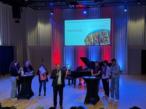 Max Veldhuis inspireert met zijn geschiedeniskennis voor de YouCee quiz
